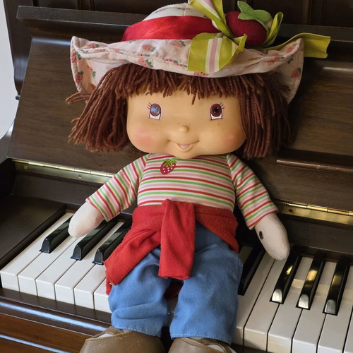 Strawberry Shortcake doll Lyra collectible used from 1980s