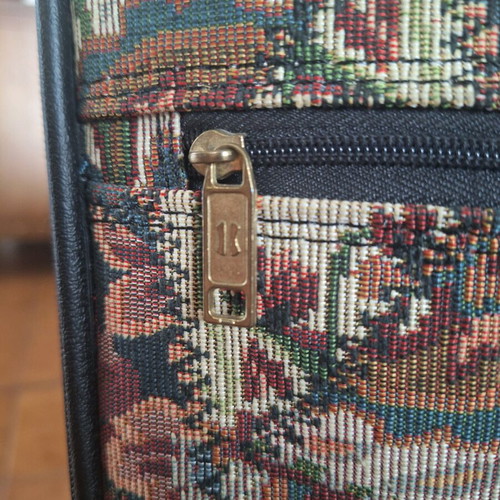 American Tourister vintage suitcase like new, multicolor