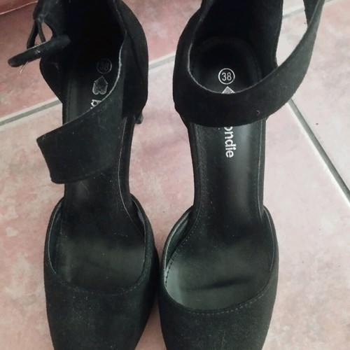 Black pumps size 38 like new