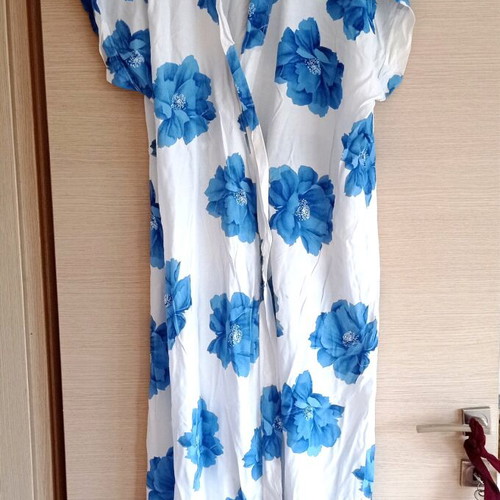 Nota lingerie robe used, white with blue flowers, size Large