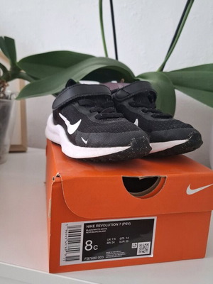Αθλητικά παπούτσια Nike Revolution 7 μεταχειρισμένα, αθλητικά, μαύρο και άσπρο
