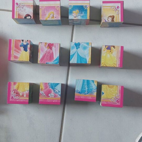 Princess Disney puzzle like new with 12 cubes in plastic case