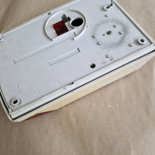 External alarm siren used, strong sound