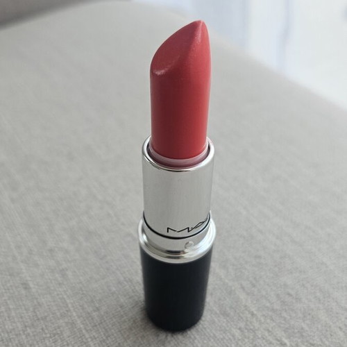MAC Lipstick nr 565 Gummy Bare like new