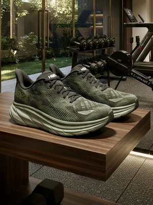 HOKA Clifton 9 men's premium daily trainers EU 46 US 11.5