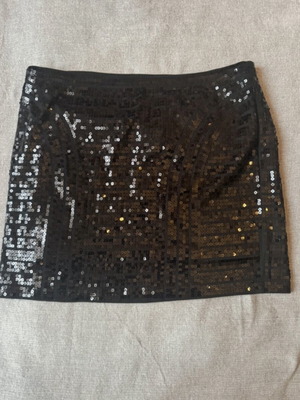 Mini skirt black with sequins like new, elastic