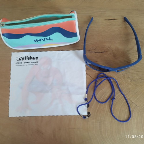 Invu by Swiss Eyewea Kids Sunglasses like new, blue