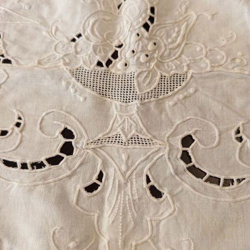Vintage Handmade Cutwork Tablecloth white 117x117 cm like new