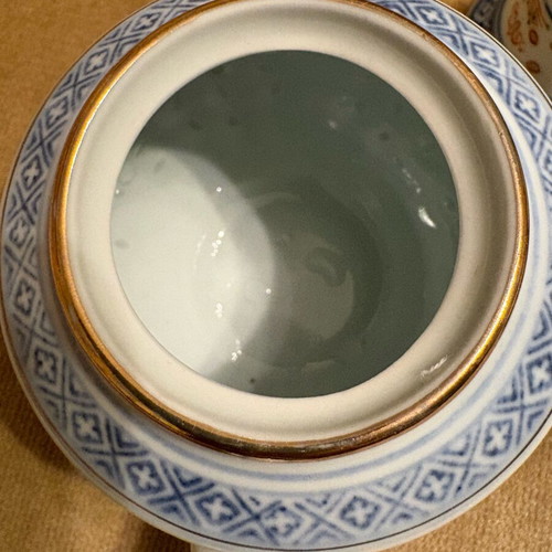 Chinese porcelain miniature teapot with 4 small cups like new