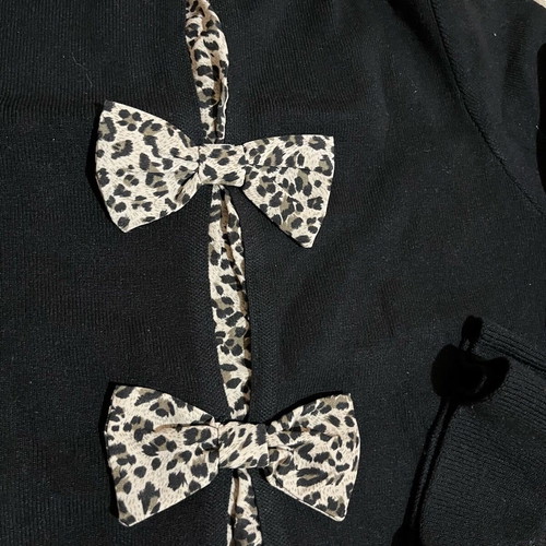 Women's sweater new, black with bows on the back