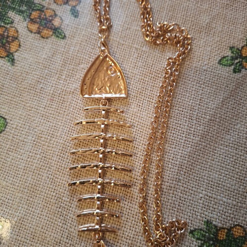 Fishbone necklace new, unworn, gold color