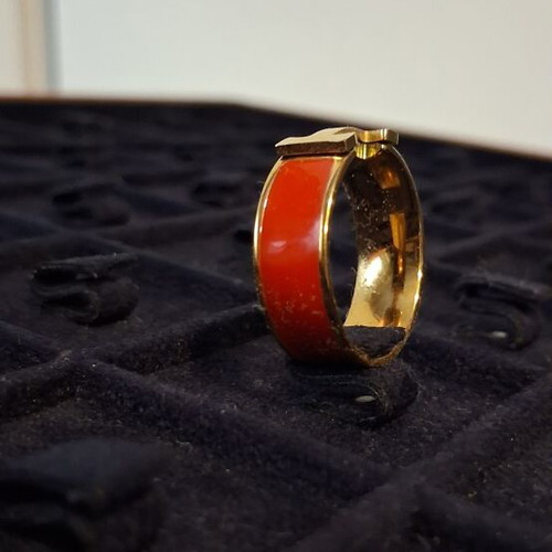 Ring Display Base like new, wooden luxury quality