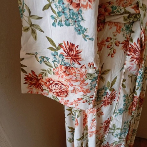 Long viscose dress with flowers and waist belt like new