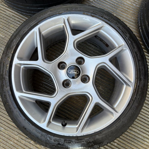 Ford Fiesta ST mk8 17-inch wheels with tires like new