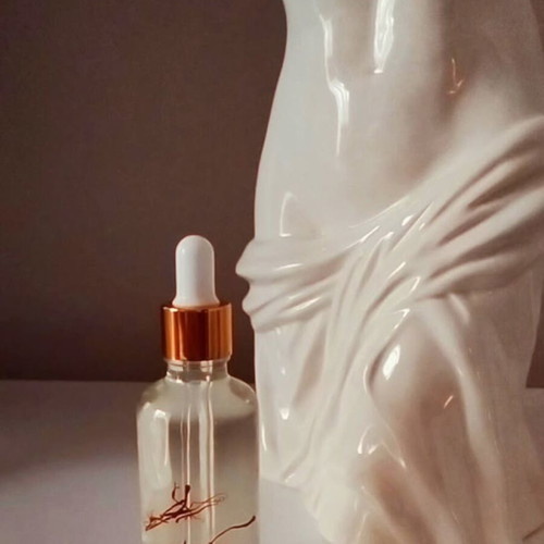 Saffron Brightening Facial Oil 50ml new with small gifts