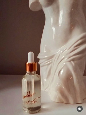 Saffron Brightening Facial Oil 50ml new with small gifts