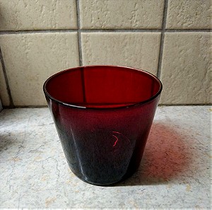 Κόκκινο ποτήρι (μπορεί να χρησιμοποιηθεί κ σαν ρεσο)