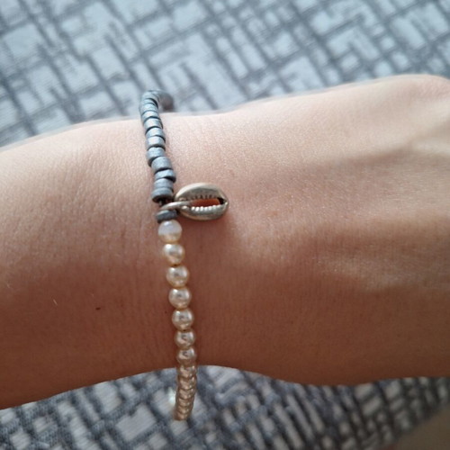 Summer bracelet with pearls and silver shell like new