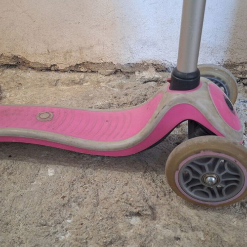 Globber Primo Plus Scooter used, 3 wheels, adjustable T-bar