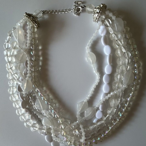 Set of 2 handmade necklaces like new in pink and white