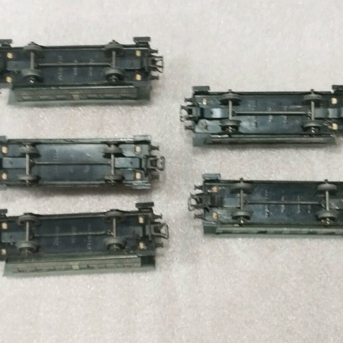 Marklin HO passenger wagons 5 used
