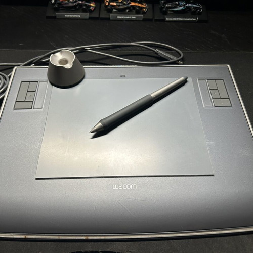 Wacom Intuos 3 PTZ-630 A5 digitizer used with pen and extra nibs