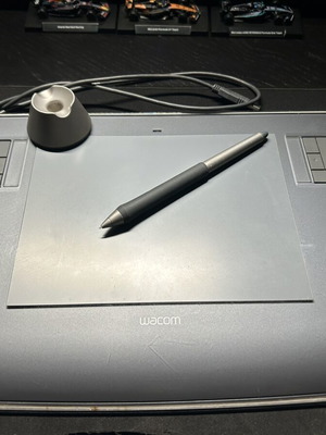Wacom Intuos 3 PTZ-630 A5 digitizer used with pen and extra nibs