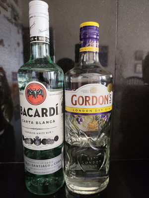 Bacardi Carta Blanca λευκό ρούμι και Gordon's London Dry Gin, 700 ml