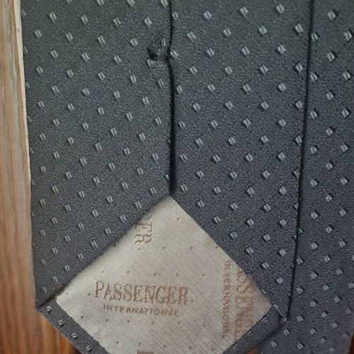 Gray tie like new condition