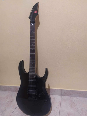 Vester electric guitar like new with picks, strap and amplifier