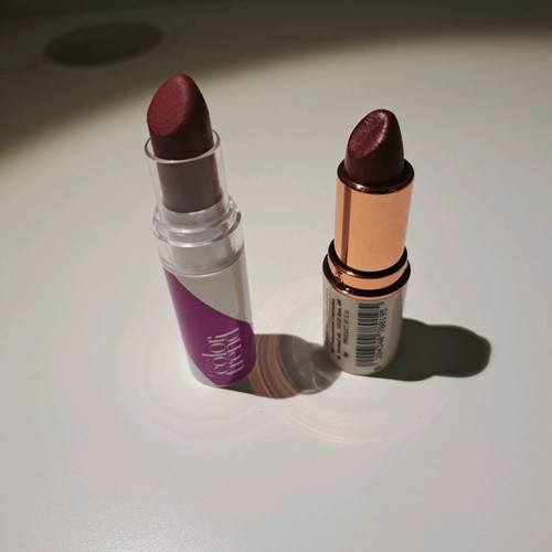 MD Professionnel and AVON lipsticks new, pack