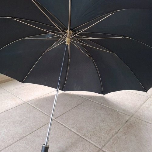 Seiko umbrella like new, black with leather case