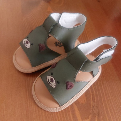 Baby sandals khaki with teddy bear design like new, 11 cm