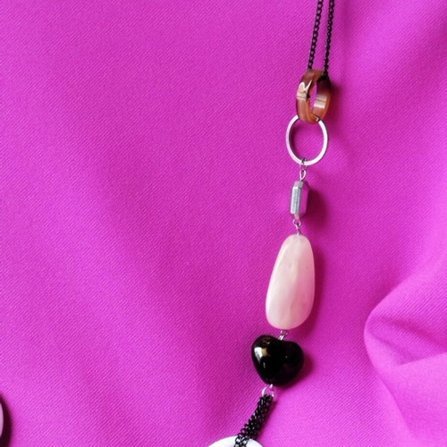 Necklace with large beads in white, beige and brown, like new