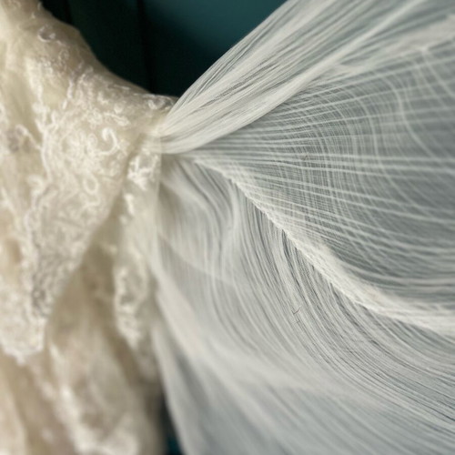 Pronovias wedding dress ivory color like new
