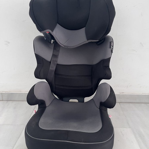 Booster car seat with detachable back 18-36 kg like new