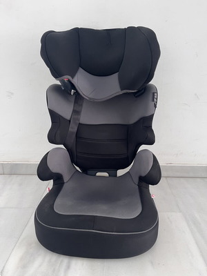 Booster car seat with detachable back 18-36 kg like new