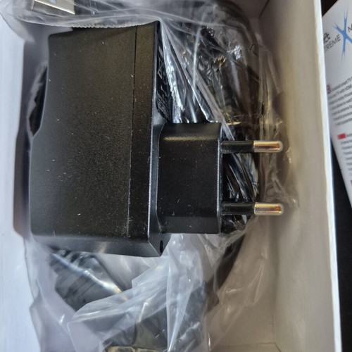 Extreme Media HD241 Smart TV HDMI Dongle Android like new