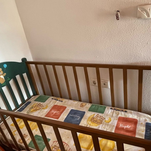 Κούνια με στρωματάκι μεταχειρισμένη σε καλή κατάσταση