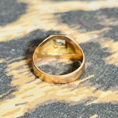 Gold men's ring 14K like new with white zircon stone