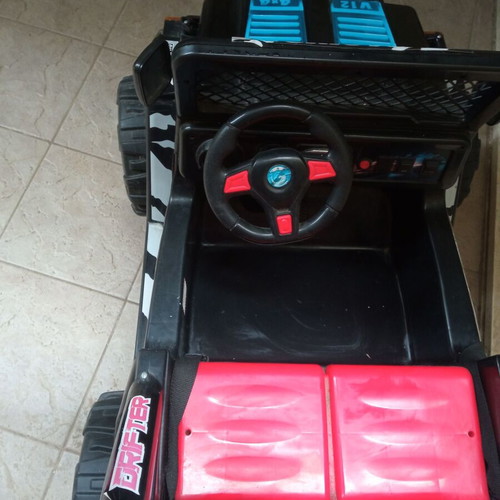 Children's Electric Car 12V 4x4 like new, two-seater with music