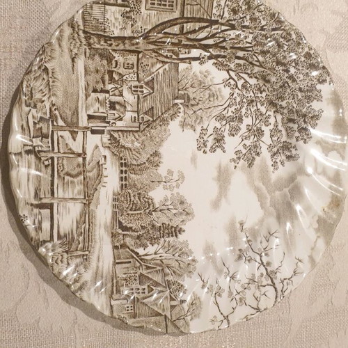Johnson Brothers English porcelain plate like new, English countryside theme