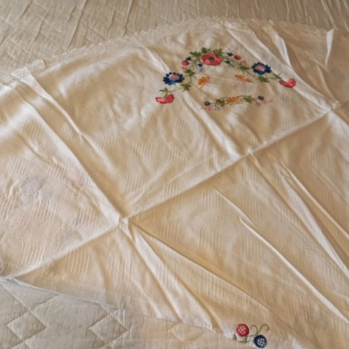 Handmade embroidered round tablecloth 160cm new