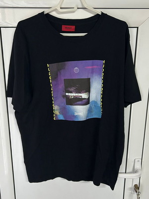Hugo Boss T-Shirt size L like new, black with print