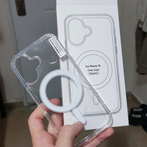 Iphone 16 magnetic case new, transparent