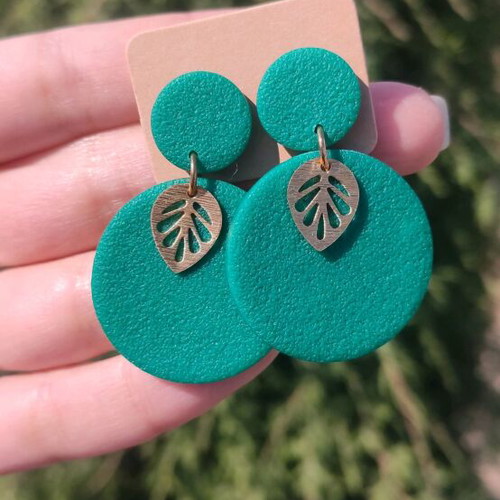 Handmade earrings new, green with gold details