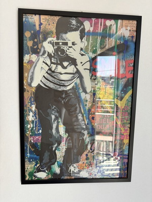 Framed street art poster 40x60 cm like new, black frame
