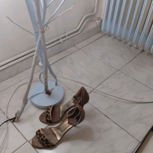 Sandal color tabba used size 39