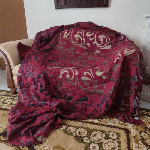 Bordeaux curtain like new with polyester design 2.77×2.77