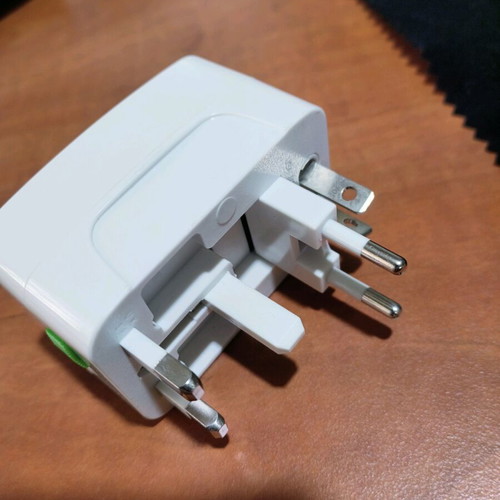 Universal adapter like new, plug lighter for various countries